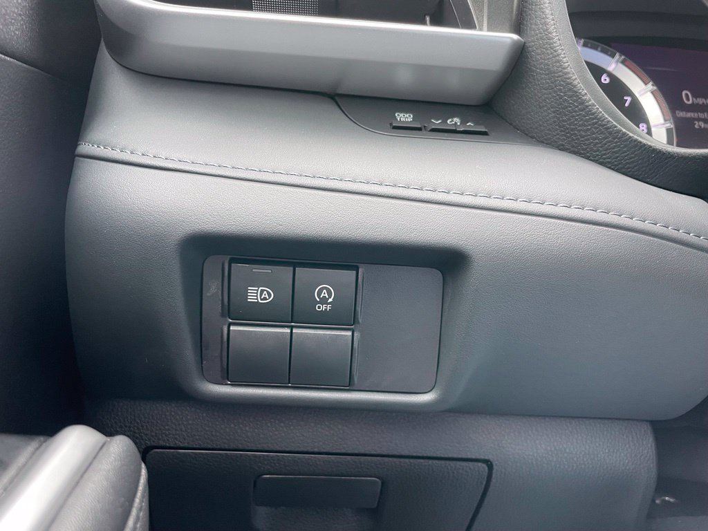 Used 2023 Toyota Highlander L AWD/4WD image 34