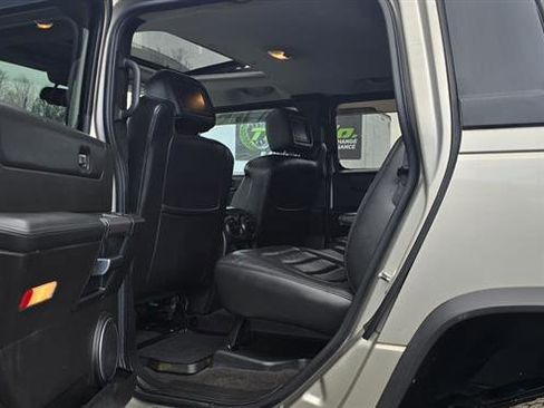 Used 2005 HUMMER H2 SUT w/ Preferred Equipment Group image 19