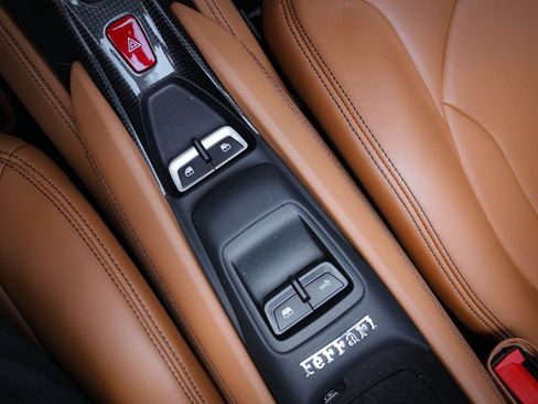 Used 2022 Ferrari F8 Tributo RWD image 35