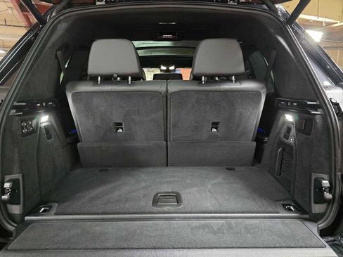 Used 2023 BMW X7 M60i w/ Climate Comfort Package image 17