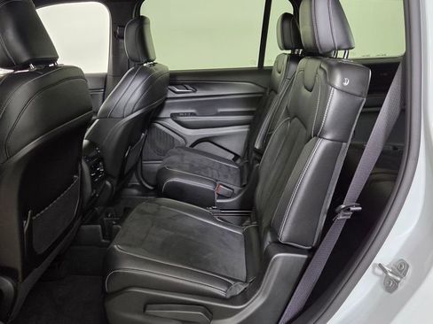 Used 2023 Jeep Grand Cherokee L Laredo AWD/4WD image 31