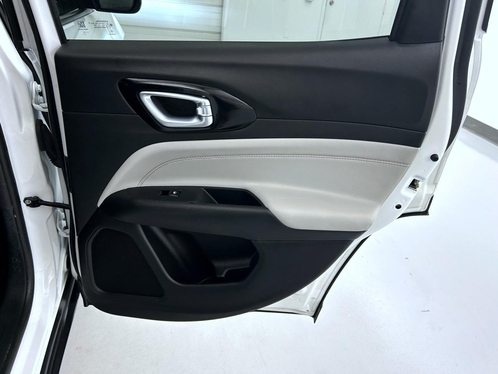 Certified 2024 Jeep Compass Limited AWD/4WD image 17
