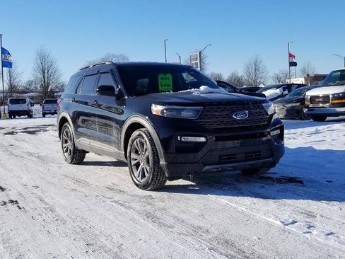 Certified 2023 Ford Explorer XLT w/ Equipment Group 202A image 5