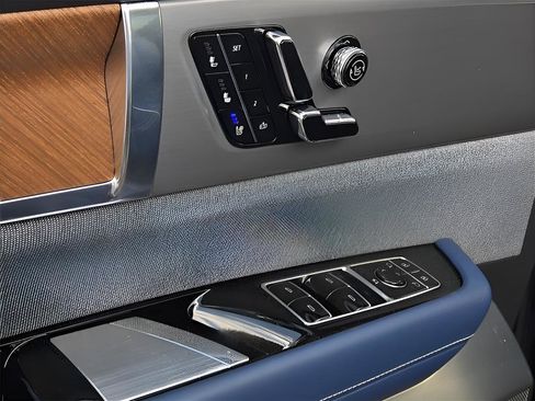 New 2026 Cadillac Vistiq Premium Luxury w/ LPO, Floor Liner Package AWD/4WD image 15