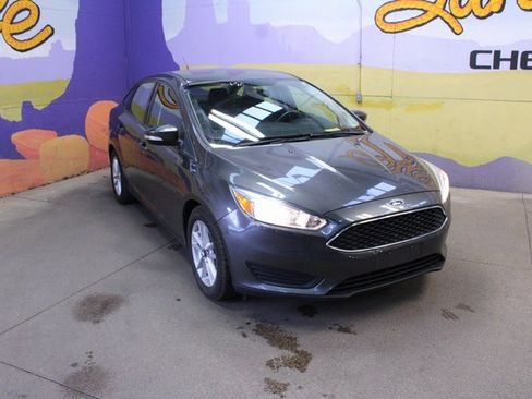 Used 2015 Ford Focus SE w/ SE Winter Package image 2