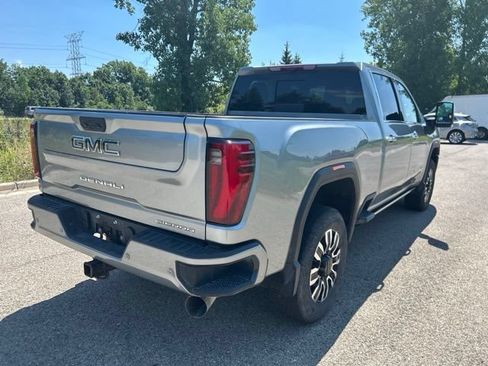 Used 2024 GMC Sierra 2500 Denali Ultimate w/ Max Trailering Package AWD/4WD image 3