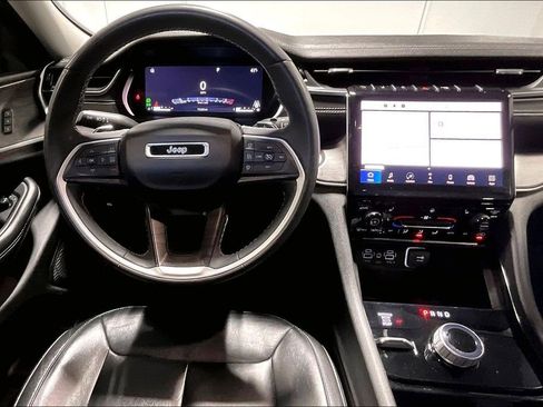 Used 2023 Jeep Grand Cherokee Limited image 7