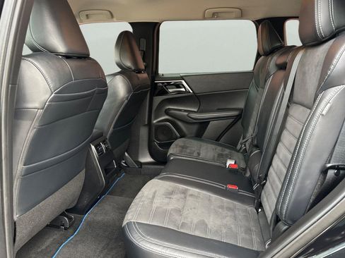 Used 2023 Mitsubishi Outlander SE image 5