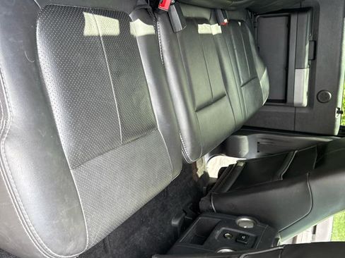 Used 2011 Ford F250 Lariat w/ Lariat Interior Pkg image 12