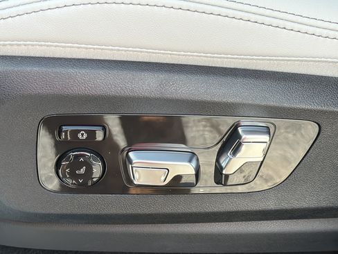 New 2026 BMW X5 sDrive40i w/ Climate Comfort Package RWD image 18