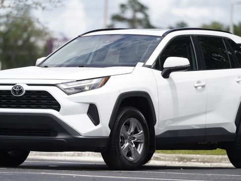 Used 2024 Toyota RAV4 XLE w/ Convenience Package FWD image 28