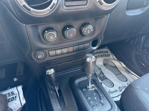 Used 2017 Jeep Wrangler Unlimited Sport w/ Connectivity Group AWD/4WD image 13