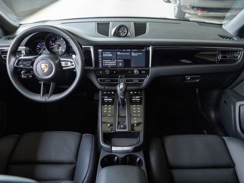 Certified 2026 Porsche Macan AWD/4WD image 12