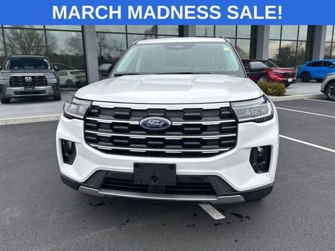 Used 2025 Ford Explorer Active w/ Active Comfort Package image 3