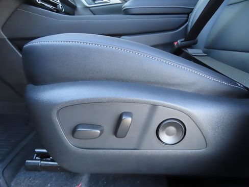 New 2026 Chevrolet Traverse LT w/ Enhanced Driving Package image 9