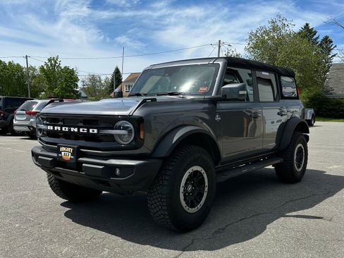Used 2023 Ford Bronco Outer Banks w/ Sasquatch Package AWD/4WD image 7
