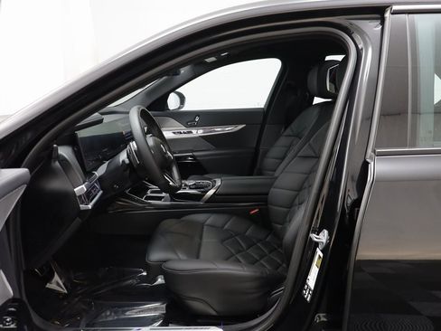 Certified 2025 BMW 740i xDrive w/ Premium Package image 5