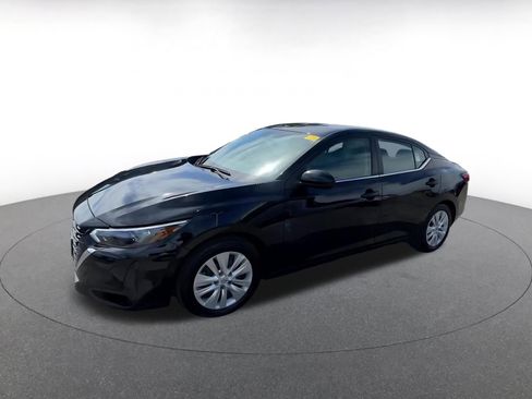 Used 2025 Nissan Sentra S image 8