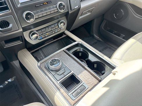Used 2021 Ford Expedition Limited image 18
