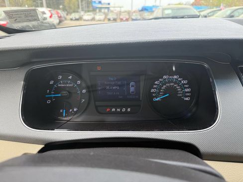 Used 2016 Ford Taurus SE image 16