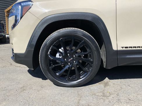 Used 2023 GMC Terrain SLE w/ Elevation Edition AWD/4WD image 11