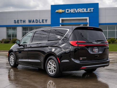 Used 2025 Chrysler Pacifica Select FWD image 5