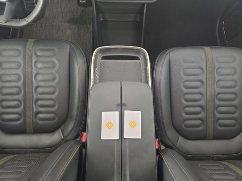Used 2024 Rivian R1S Adventure AWD/4WD image 31