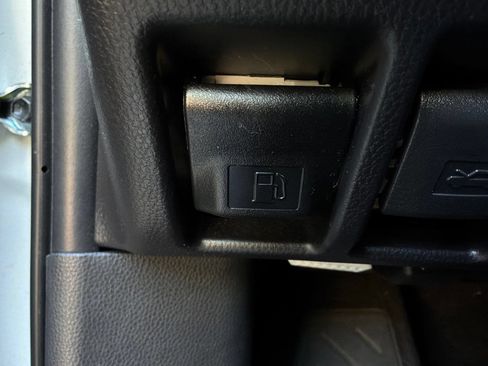 Used 2025 Toyota RAV4 XLE FWD image 25