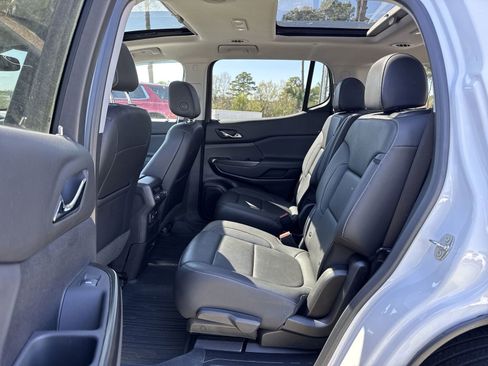 Used 2023 GMC Acadia SLT w/ Technology Package image 31