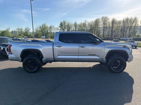 Used 2025 Toyota Tundra Limited AWD/4WD image 12