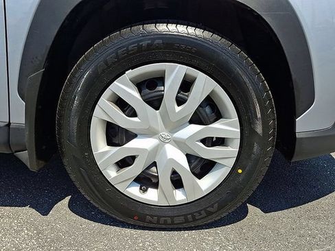 Used 2024 Toyota Corolla Cross L FWD image 8