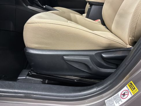 Used 2014 Toyota Corolla LE FWD image 15