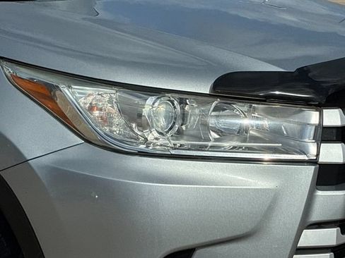 Used 2019 Toyota Highlander XLE AWD/4WD image 31