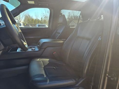 Used 2021 Ford Expedition XLT image 11