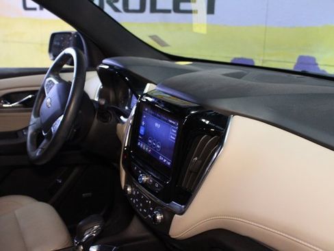 Used 2023 Chevrolet Traverse LT image 10