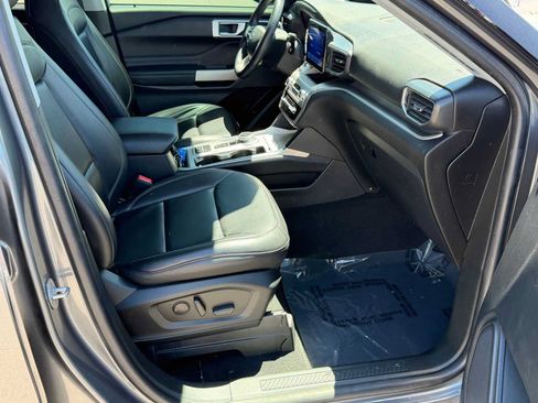 Used 2022 Ford Explorer XLT w/ Equipment Group 202A RWD image 27