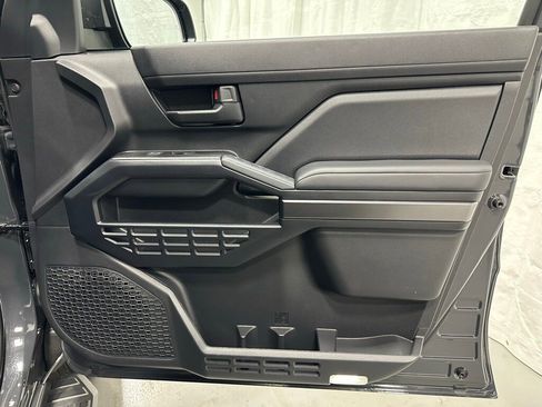 Used 2025 Toyota 4Runner SR5 image 59