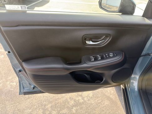 Used 2024 Honda HR-V Sport image 11