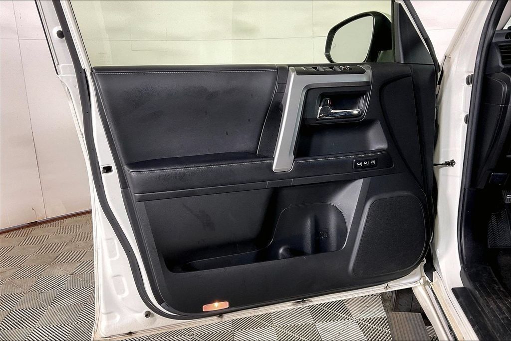 Used 2022 Toyota 4Runner Limited AWD/4WD image 22