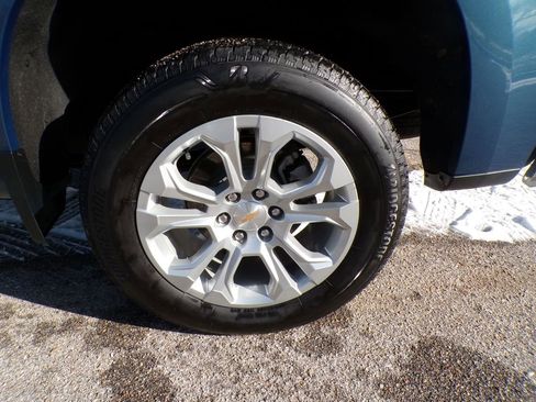 Used 2024 Chevrolet Silverado 1500 LT w/ Safety Package AWD/4WD image 9