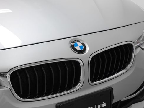 Used 2018 BMW 330i xDrive Sedan AWD/4WD image 16