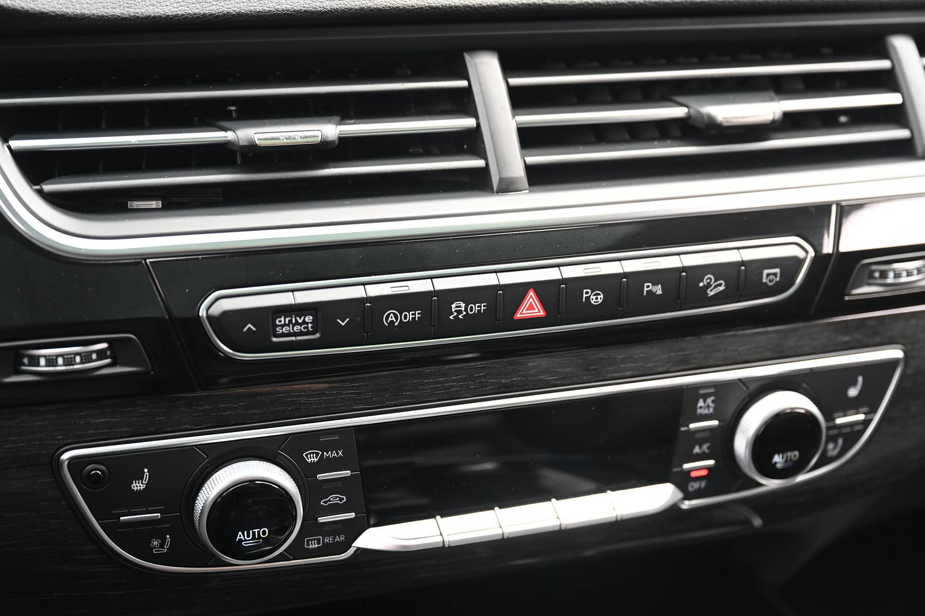 Used 2019 Audi Q7 3.0T Premium Plus w/ Premium Plus Package AWD/4WD image 28