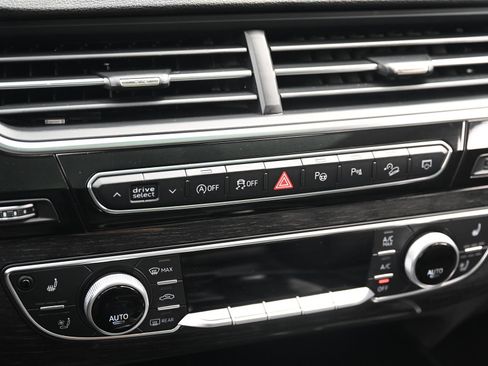 Used 2019 Audi Q7 3.0T Premium Plus w/ Premium Plus Package AWD/4WD image 28