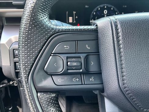 Certified 2025 Toyota Tacoma SR5 AWD/4WD image 22