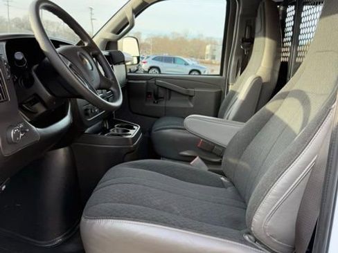 Used 2024 Chevrolet Express 2500 w/ Driver Convenience Package image 15