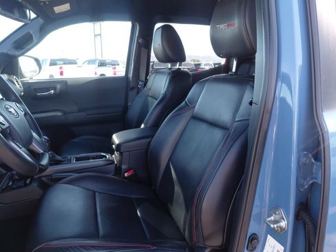 Certified 2018 Toyota Tacoma TRD Pro AWD/4WD image 17
