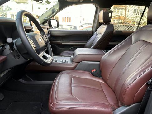 Used 2024 Ford Expedition Limited AWD/4WD image 14