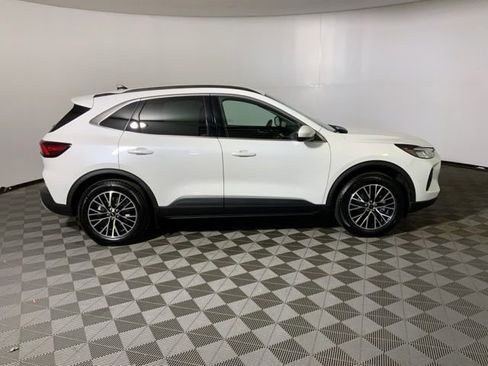 Used 2025 Ford Escape SE FWD image 5