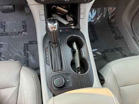 Used 2018 GMC Acadia SLT FWD image 15