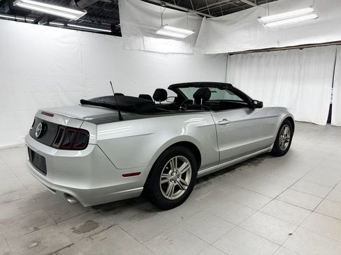 Used 2014 Ford Mustang Convertible image 9